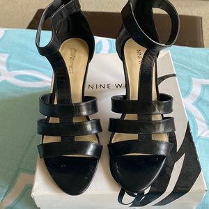 Black leather Nine West sandals